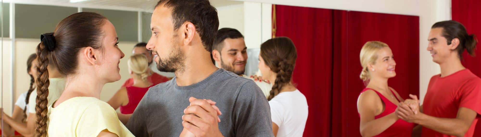 Couple en stage de danse de salon